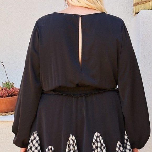 Elegant Black and WhitBubble Sleeve Gingham Ruffle Romper With Checkered Accents - Picture 6 of 7